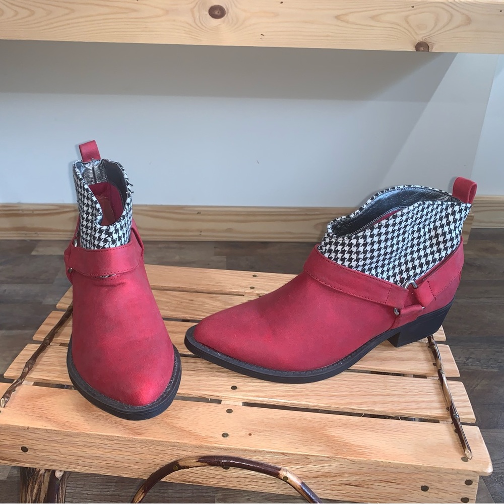 Coconuts Crinsome/houndstooth plaid pointed toe ankle boots size 6.5